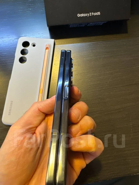 Samsung Galaxy Fold. �/�, 512 ��, ������, 3G, 4G LTE, 5G, Dual-SIM, NFC ����