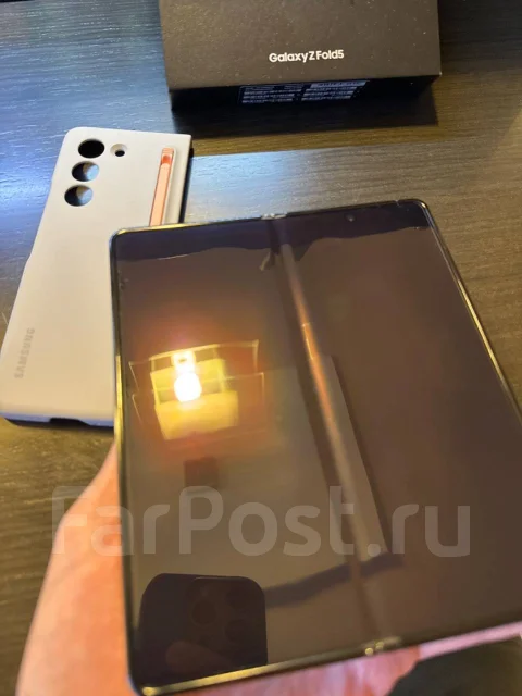 Samsung Galaxy Fold. �/�, 512 ��, ������, 3G, 4G LTE, 5G, Dual-SIM, NFC ����