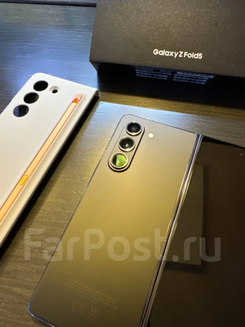 Samsung Galaxy Fold. �/�, 512 ��, ������, 3G, 4G LTE, 5G, Dual-SIM, NFC ����