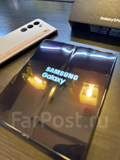 Samsung Galaxy Fold. �/�, 512 ��, ������, 3G, 4G LTE, 5G, Dual-SIM, NFC ����