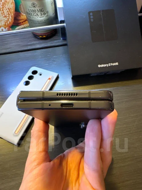Samsung Galaxy Fold. �/�, 512 ��, ������, 3G, 4G LTE, 5G, Dual-SIM, NFC ����