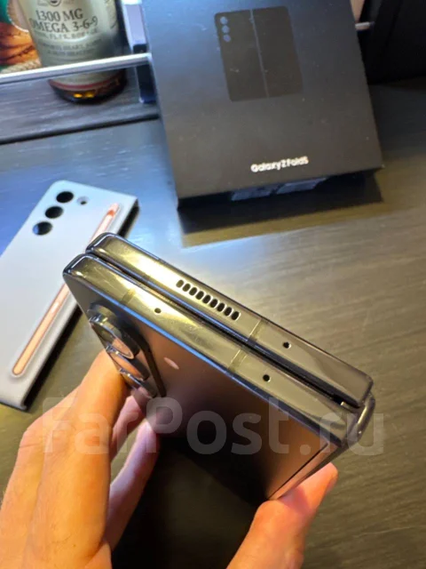 Samsung Galaxy Fold. �/�, 512 ��, ������, 3G, 4G LTE, 5G, Dual-SIM, NFC ����