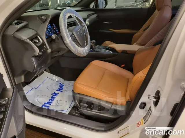 Lexus UX250h. �������, ��������, 2.0 (148��.�.), ������, 36����. ��, �/�, ��� ���. ��� ����� �� ������� ����