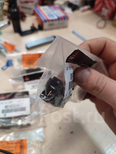 Концевик педали тормоза Mitsubishi MB435457 купить в Хабаровске по цене ...