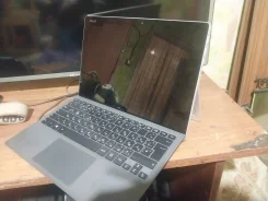Asus. ��� 8 ��, ���� 250���, WiFi: 1, Bluetooth: 1, ����������� �� 2��. ����