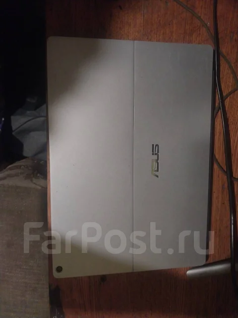 Asus. ��� 8 ��, ���� 250���, WiFi: 1, Bluetooth: 1, ����������� �� 2��. ����