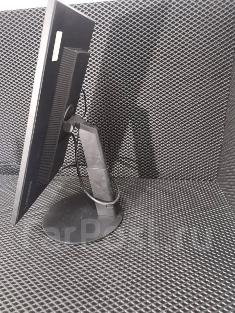 Lenovo. 24" ����