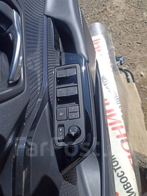 Обшивка дверей Toyota C-Hr 2022 NGX50 8NR-FTS купить во Владивостоке по ...