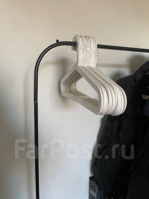 Плечики ИКЕА 16 шт, б/у, в наличии. Цена: 500₽ во Владивостоке