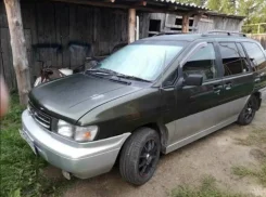 Nissan Prairie. PM11, SR20 ����