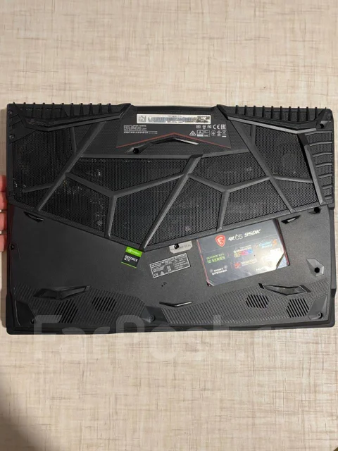 MSI GL65 9SDK. 15.6", 4,2����, ��� 16 ��, ���� 512���, WiFi: 1, Bluetooth: 1 ����