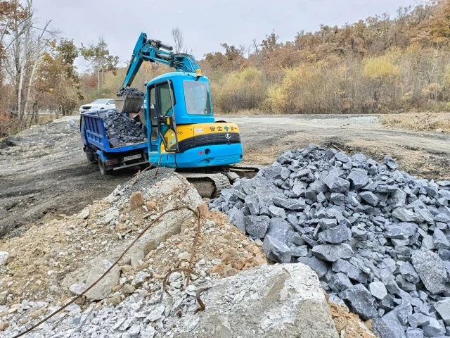 Услуги/Самосвал 3т. \"Бобкэт \" во Владивостоке