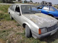 Opel Ascona ����