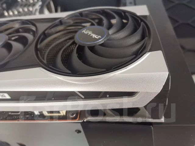 Radeon RX 6700 XT ����