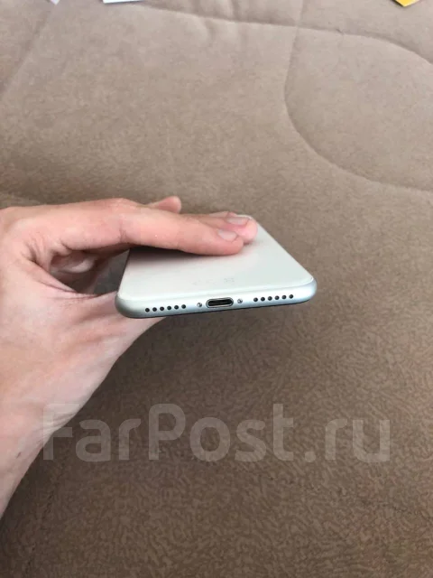 Apple iPhone SE 2020. �/�, 64 ��, �����, 4G LTE, NFC ����