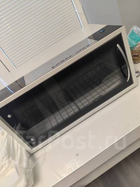 Уф шкаф для инструментов, б/у, в наличии. Цена: 2 000₽ во Владивостоке