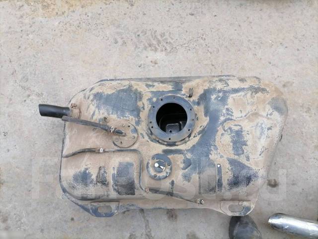 Топливный бак игнис 2007. Бензобак сузуки tu 250. Бензобак сузуки tu 250. Бензобак сузуки игнис. Бензобак сузуки rmx.