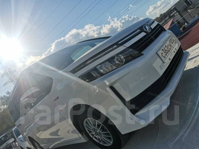 Аренда авто, микроавтобус, минивэн, Toyota Voxy, 2014 год, передний ...