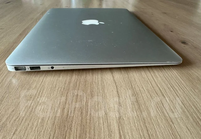 Apple MacBook Air 13 2011 Mid. 13.3", 1,7����, ��� 4 ��, ���� 256���, WiFi: 1, Bluetooth: 1, ����������� �� 5��. ����