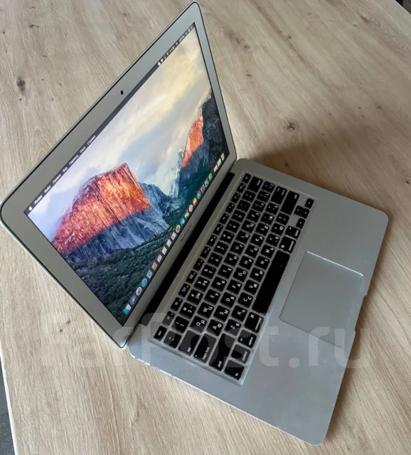 Apple MacBook Air 13 2011 Mid. 13.3", 1,7����, ��� 4 ��, ���� 256���, WiFi: 1, Bluetooth: 1, ����������� �� 5��. ����