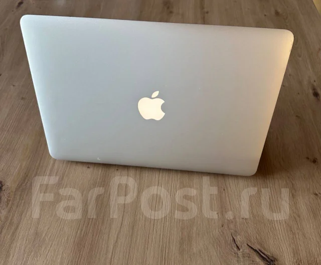 Apple MacBook Air 13 2011 Mid. 13.3", 1,7����, ��� 4 ��, ���� 256���, WiFi: 1, Bluetooth: 1, ����������� �� 5��. ����