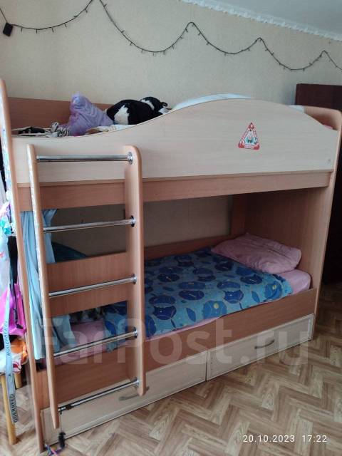Продам 2х ярусную кровать, двуспальная, дсп, 80,0 см, 180,0 см, 200,0 ...