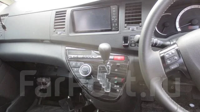 Toyota Isis. ZGM10, 2ZRFAE ����