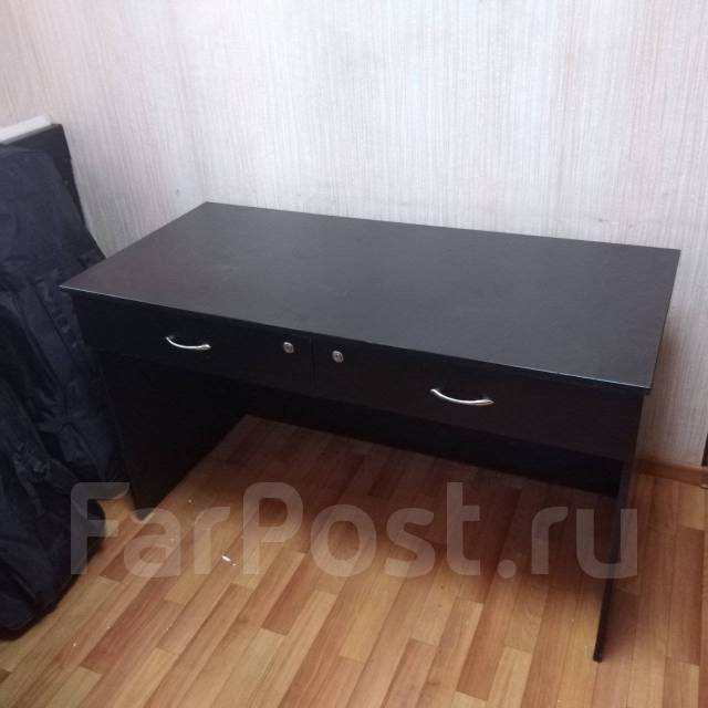 Стол письменный в идеальном состоянии, прямоугольный, дсп, ящик, чёрный ...