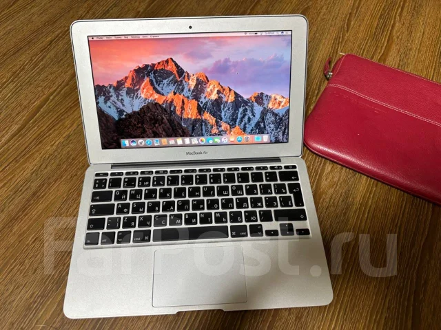 Apple MacBook Air 11 2011 Mid. 11", 1,6����, ��� 4 ��, ���� 120���, WiFi: 1, Bluetooth: 1, ����������� �� 4��. ����
