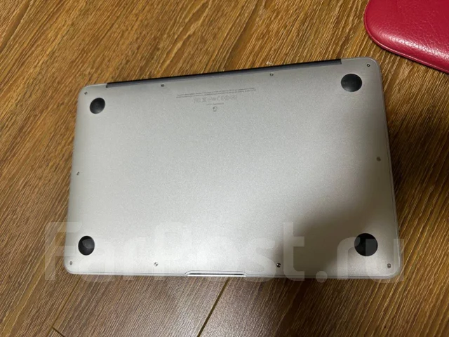 Apple MacBook Air 11 2011 Mid. 11", 1,6����, ��� 4 ��, ���� 120���, WiFi: 1, Bluetooth: 1, ����������� �� 4��. ����