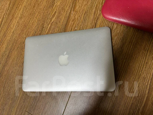 Apple MacBook Air 11 2011 Mid. 11", 1,6����, ��� 4 ��, ���� 120���, WiFi: 1, Bluetooth: 1, ����������� �� 4��. ����