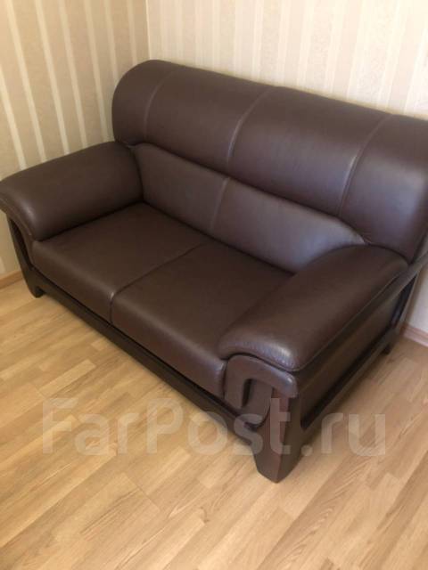 Продам новый кожаный офисный диван, без механизма, другое, тёмное ...