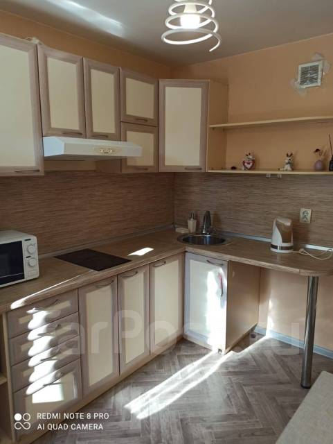 Продам кухонный гарнитур с варочной панелью, раковиной, вытяжкой ...