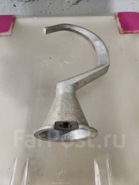 Венчики, крюки на миксера, б/у, в наличии. Цена: 1 000₽ во Владивостоке