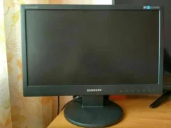 Samsung. 19", ���������� �� (LCD, LED, QLED) ����