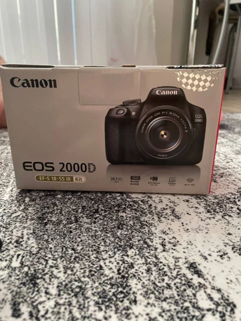Canon EOS 2000D ����