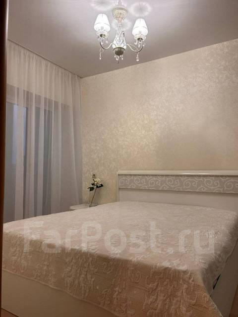 2х спальная кровать с ортопедическим матрацем и прикроватной тумб ...