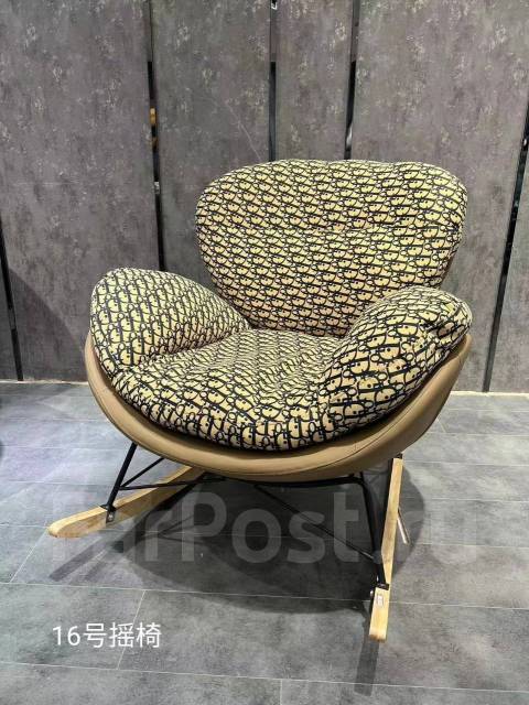 Кресло - качалка, ножки, новый, в наличии. Цена: 13 500₽ в Уссурийске