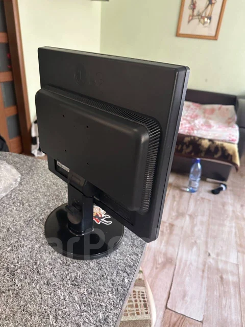 LG. 17", ���������� �� (LCD, LED, QLED) ����