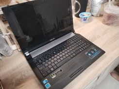 Asus N53Jq. 15.6", 2,4����, ��� 4 ��, ���� 320���, WiFi: 1, Bluetooth: 1 ����