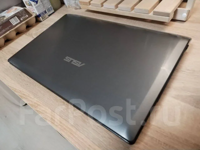 Asus N53Jq. 15.6", 2,4����, ��� 4 ��, ���� 320���, WiFi: 1, Bluetooth: 1 ����