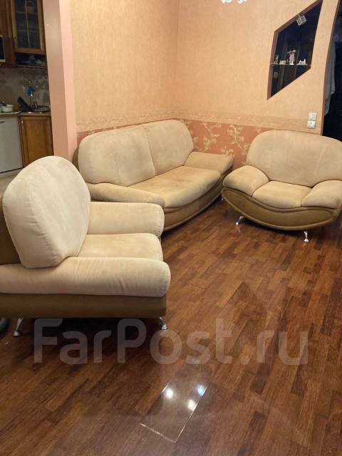 Диван и 2 кресла, бежевый, б/у, в наличии. Цена: 10 000₽ в Находке