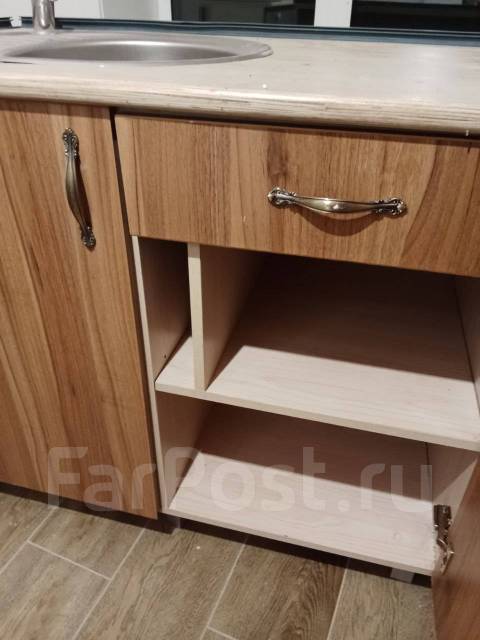 Кухонный гарнитур с раковиной и смесителем (отл. сост), прямая ...