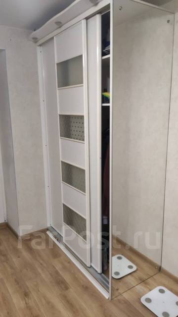 Встраиваемый шкаф купе б/у, лдсп, количество дверей: 3, с зеркалом ...