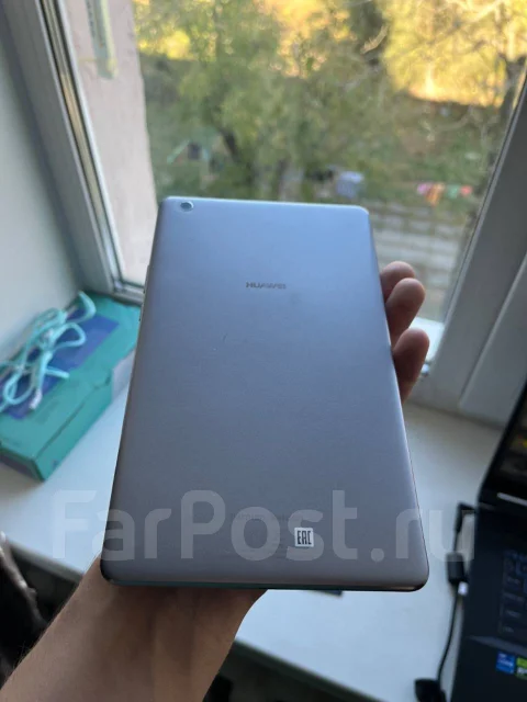 Huawei MediaPad M3. ������ 32 �� ����