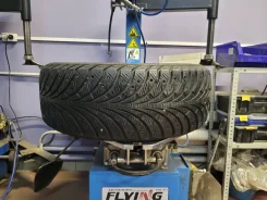 Goodyear UltraGrip Extreme. ������, ��� �����, �/�, ����� 20 % ����