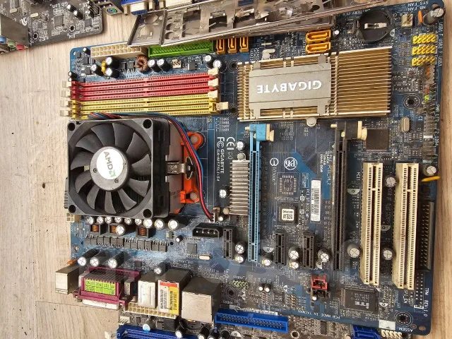 Socket AM3+ ����