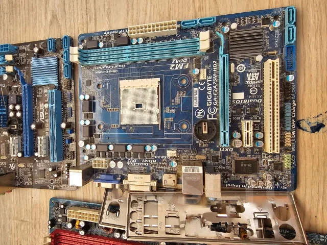 Socket AM3+ ����