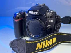 Nikon D90 Body ����