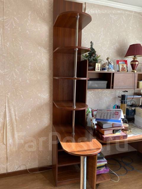 Полка-стойка, б/у, в наличии. Цена: 2 500₽ во Владивостоке
